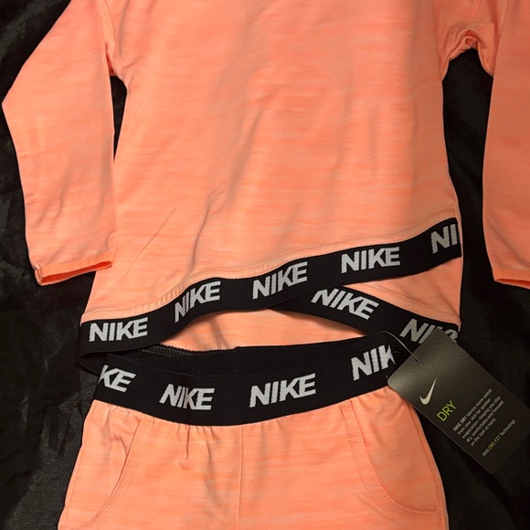 Nike Coral Toddler Outfit - Picture 2 of 10